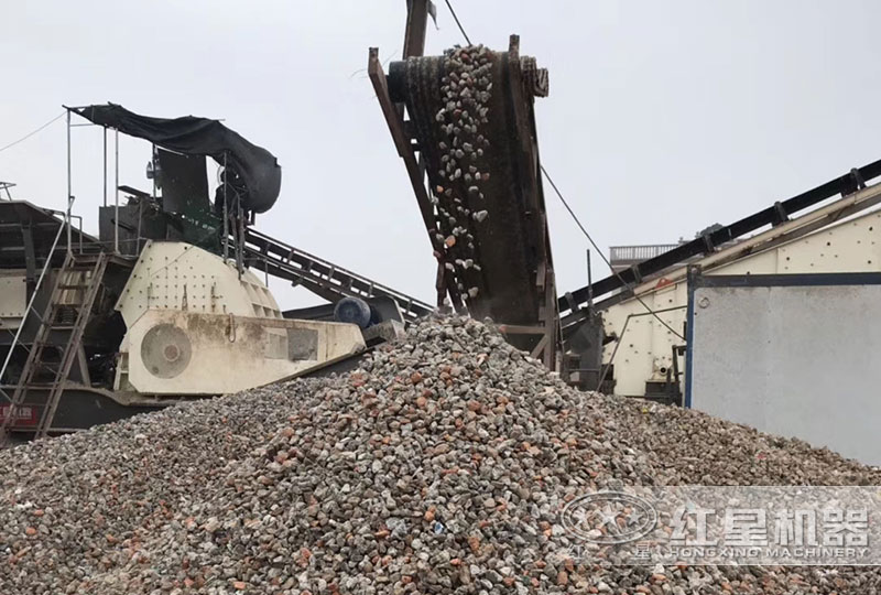 碎石機(jī)生產(chǎn)石子作業(yè)現(xiàn)場