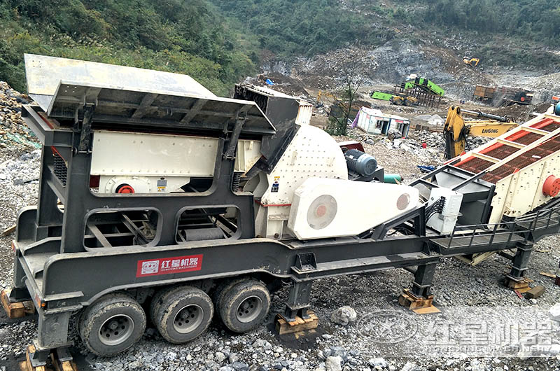 移動錘式破碎機(jī)碎煤場