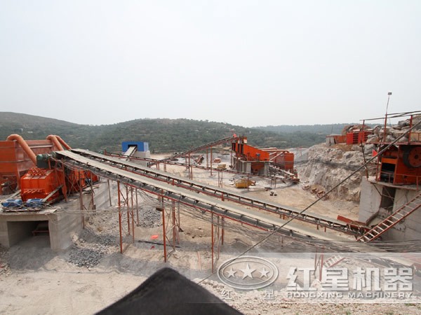 礦用細(xì)碎機作業(yè)現(xiàn)場