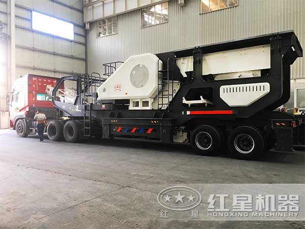 移動(dòng)汽車(chē)載式打石子機(jī)整張待發(fā)