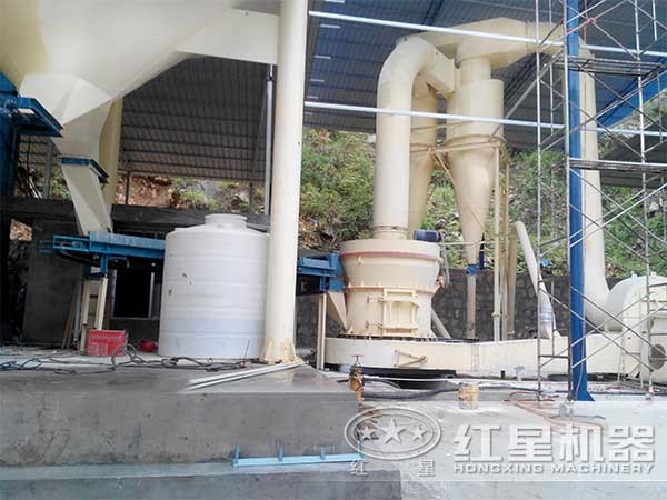 雷蒙磨機作業(yè)現場