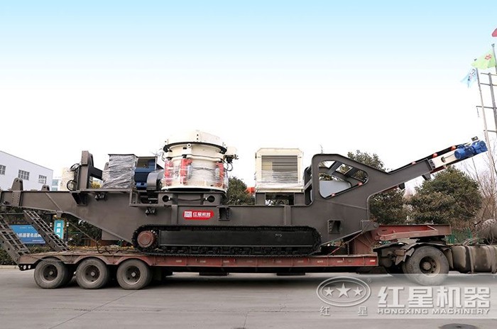 履帶式移動碎石機(jī)搭載圓錐破碎機(jī)