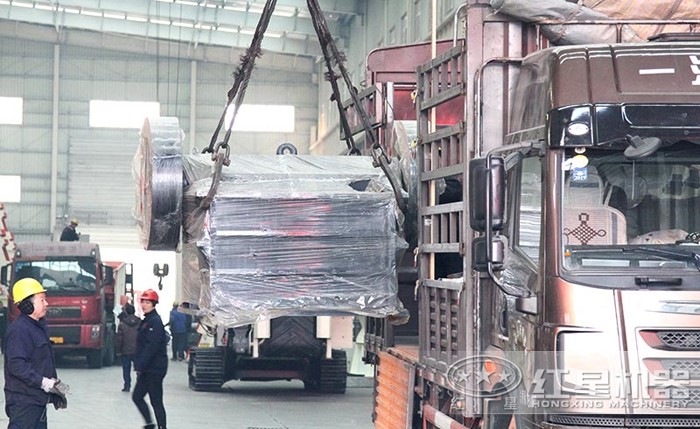 紅星顎式破碎機發(fā)貨現場