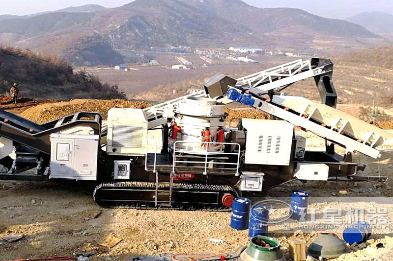 移動圓錐破+振動篩，生產(chǎn)現(xiàn)場
