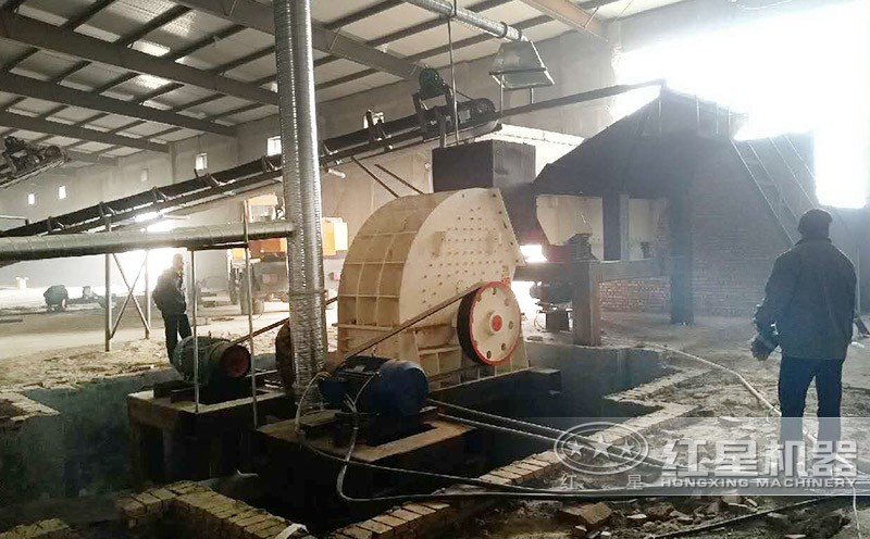 重型石料破碎機現(xiàn)場，紅星直銷更便宜