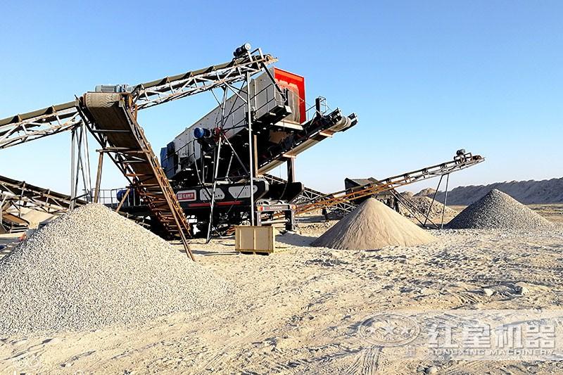 可移動式打石頭機(jī)器現(xiàn)場，可加工多種粒度