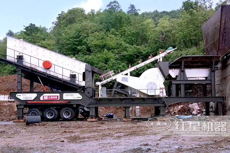 移動(dòng)咬石機(jī)生產(chǎn)現(xiàn)場