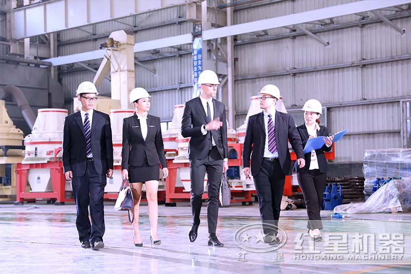 技術經(jīng)理接待來訪客戶