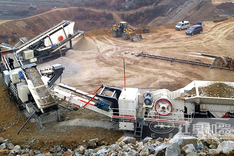 履帶式移動(dòng)破碎站現(xiàn)場