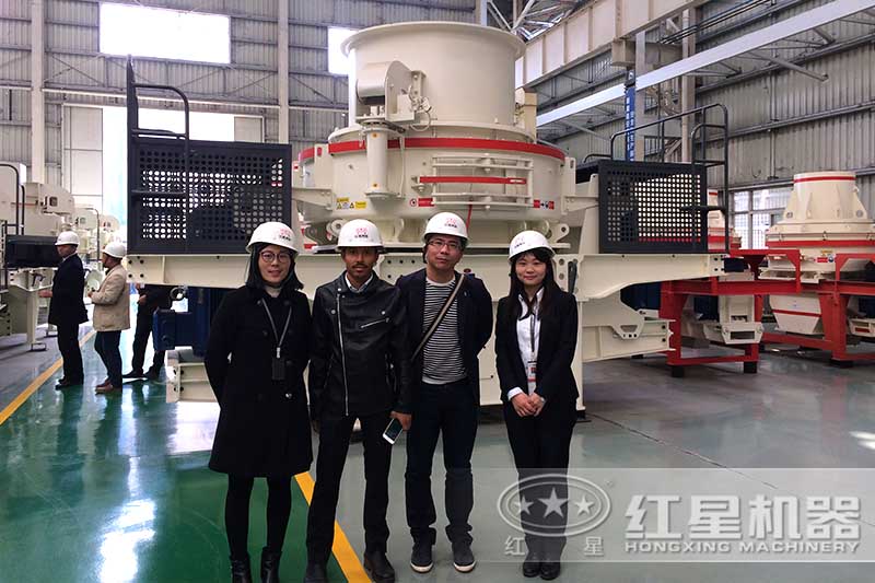 客戶來砂石料場制砂機(jī)廠家參觀