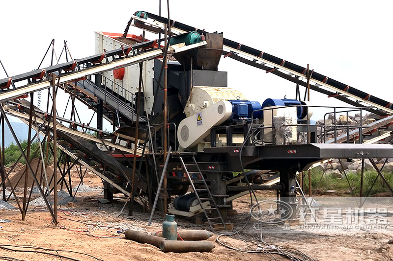 時(shí)產(chǎn)80噸車載重錘式粉碎機(jī)現(xiàn)場