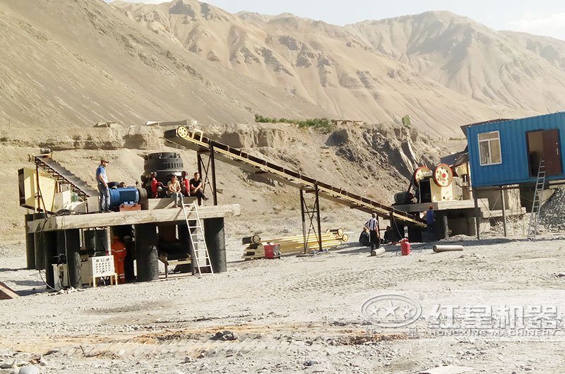 花崗巖破碎生產(chǎn)線安裝現(xiàn)場(chǎng)