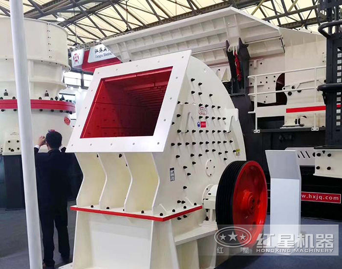 客戶在紅星車(chē)間參觀反擊破