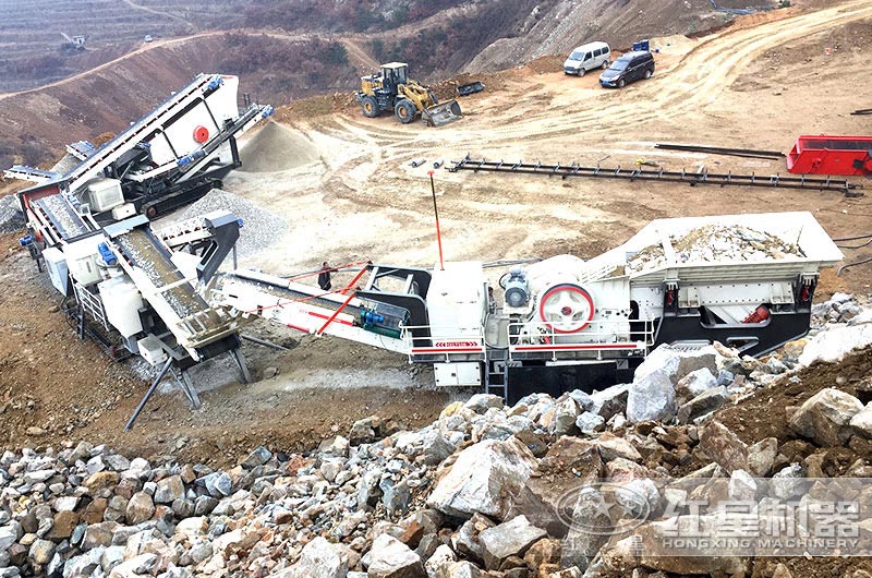 履帶移動(dòng)式破碎機(jī)多機(jī)聯(lián)合現(xiàn)場(chǎng)，時(shí)產(chǎn)量200噸