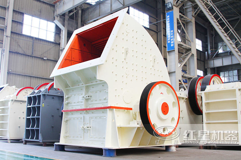 大型重錘式破碎機(jī)，破碎生石灰一次成型