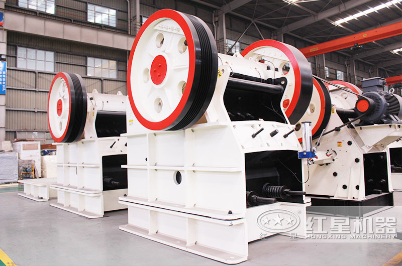 鄂式碎石機，進料口大，耐磨抗壓