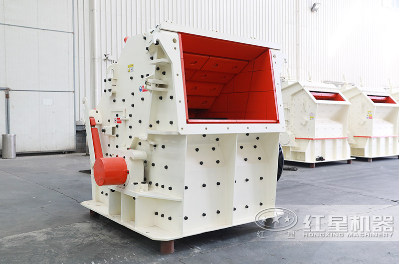 反擊式破碎機沖擊力大，石粉少