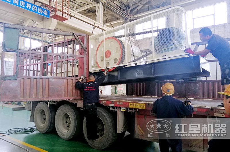 紅星粘土制砂機(jī)價(jià)格便宜，不斷發(fā)往客戶現(xiàn)場