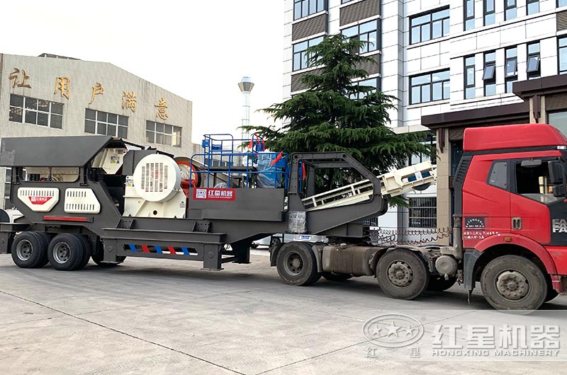 移動(dòng)式大型破煤機(jī)發(fā)貨現(xiàn)場