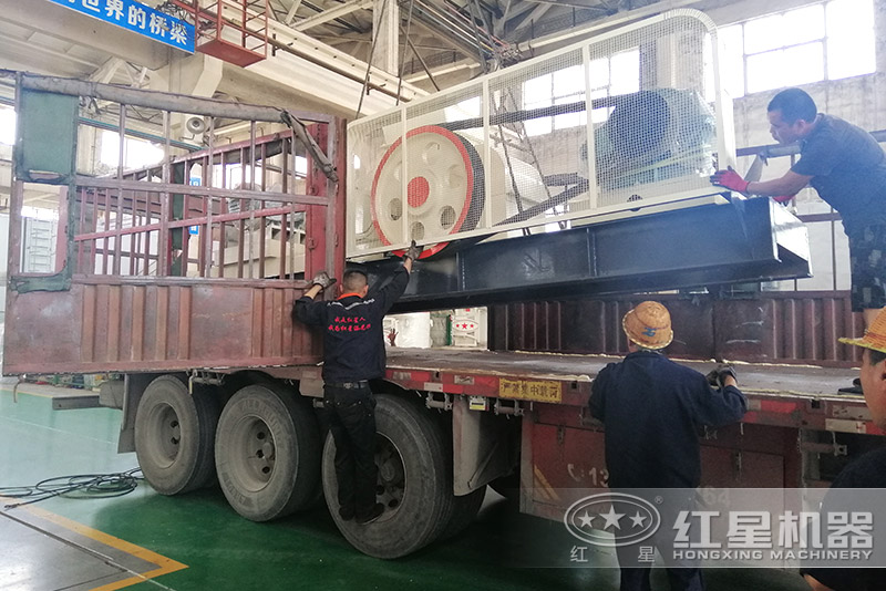 紅星機器雙齒輥破碎機廠家車間發(fā)貨